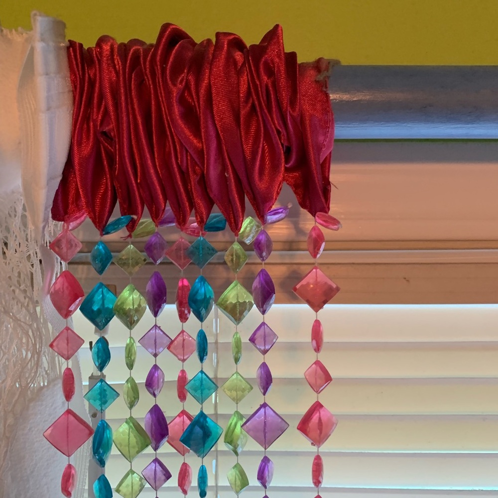 Window decorations - Picture 3 of 3